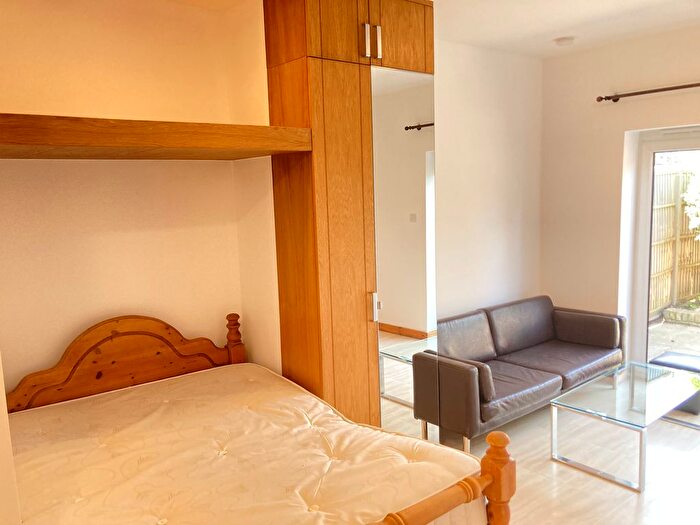 1 Bedroom Flat To Rent In Very Near Gunnersbury Gardens Area, Acton Town, W3