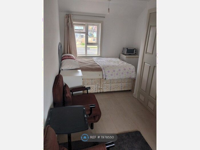 Studio To Rent In Mays Lane, Barnet, EN5