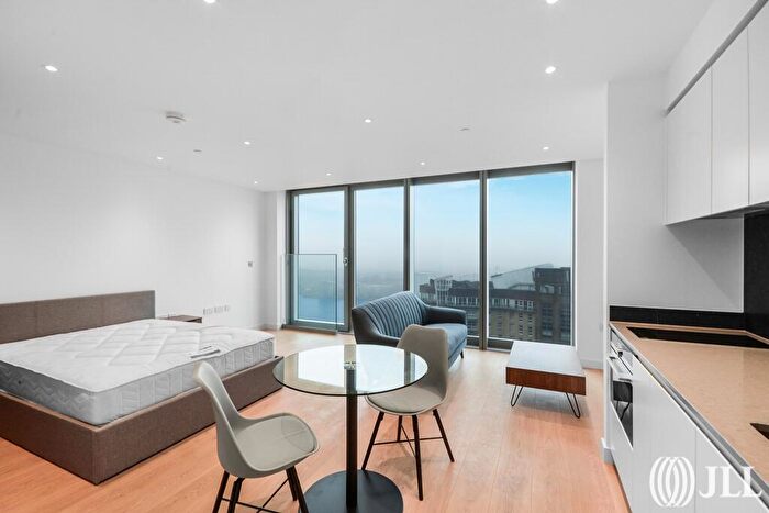 Flat To Rent In Landmark Pinnacle, Marsh Wall, E14