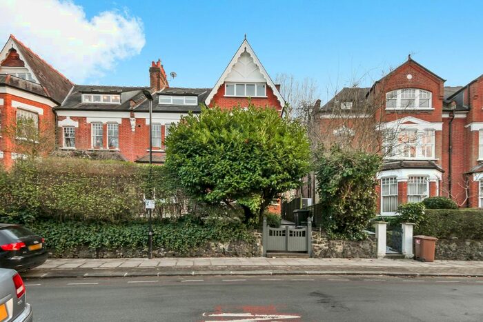 2 Bedroom Flat To Rent In Haslemere Road, London, N8