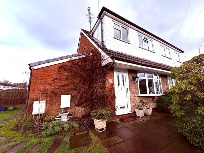 3 Bedroom Semi Detached House For Sale In Landsberg Terrace, Failsworth, Manchester, M35