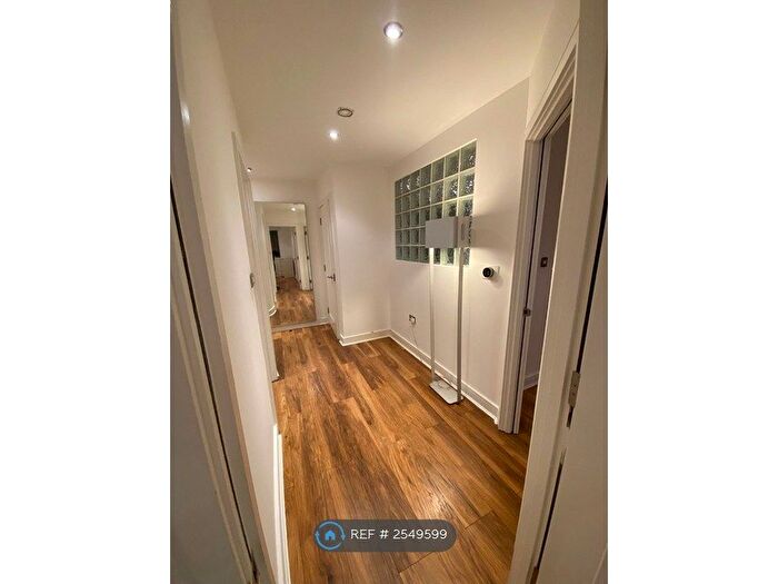 1 Bedroom Flat To Rent In Coliseum, London, N8