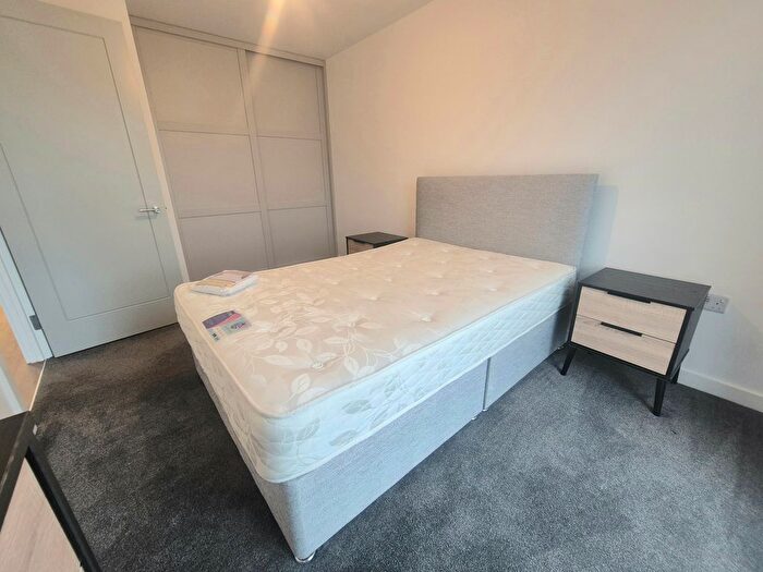 1 Bedroom Flat To Rent In Cow Green, Halifax, HX1