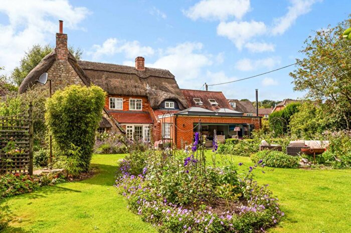 4 Bedroom Detached House For Sale In Lower Fyfield, Marlborough, SN8
