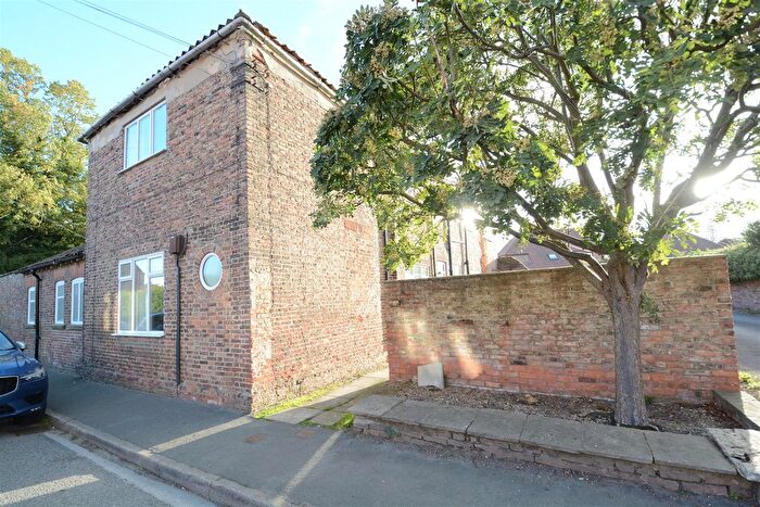 3 Bedroom Semi-Detached House To Rent In Rythergate, Cawood, YO8