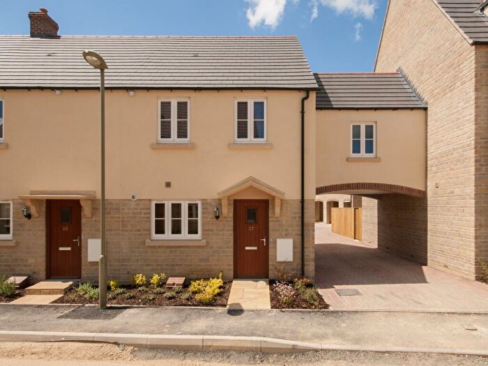 3 Bedroom End Of Terrace House To Rent In Buttercross Lane, Witney, OX28