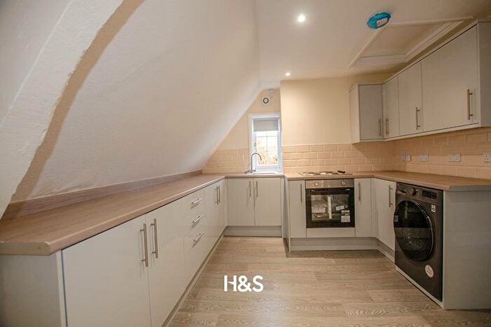 2 Bedroom Apartment To Rent In High Street, Warwick, CV34