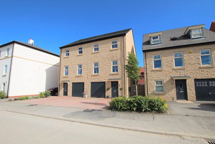 4 Bedroom Semi-Detached House To Rent In Turnberry Avenue, Ackworth, Pontefract, WF7