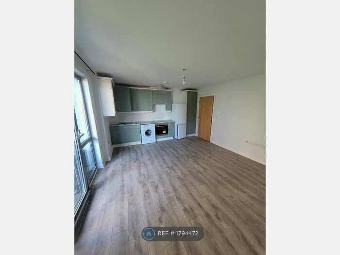 2 Bedroom Flat To Rent In Victoria Road, London, W3