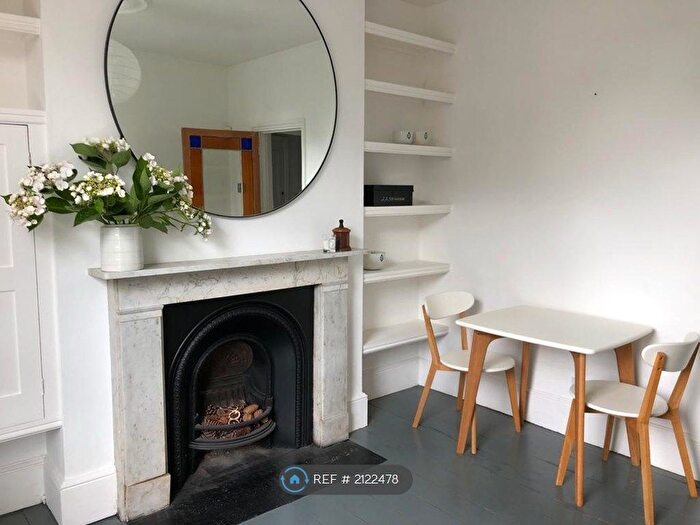 1 Bedroom Flat To Rent In Brunswick Villas, London, SE5