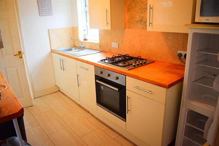 2 Bedroom Apartment To Rent In Elphinstone Road, Southsea, PO5