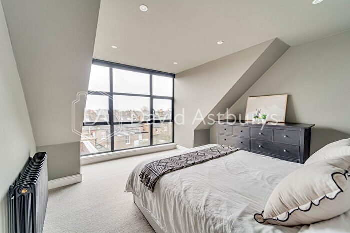 2 Bedroom Flat To Rent In Ashley Road, Stroud Green, London, N19