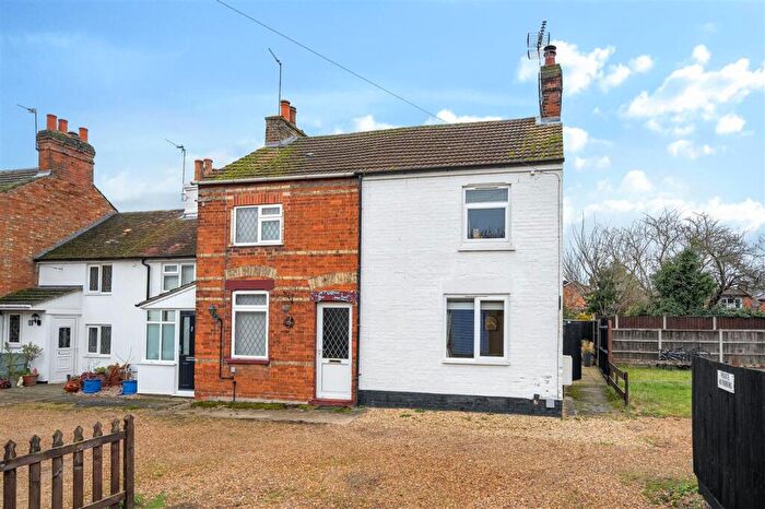 2 Bedroom End Of Terrace House For Sale In Preservine Walk, Clapham, MK41