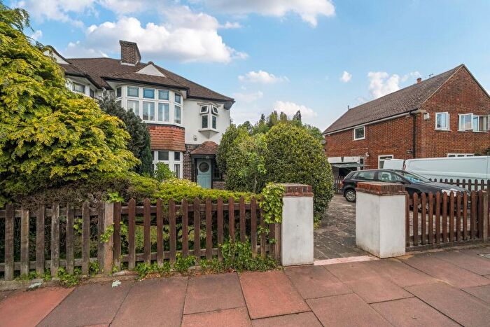 3 Bedroom Semi-Detached House For Sale In Cavendish Way, West Wickham, Kent, BR4