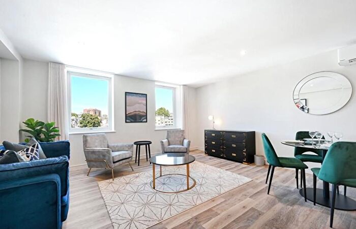 2 Bedroom Flat To Rent In South Audley Street, Mayfair, London, W1K