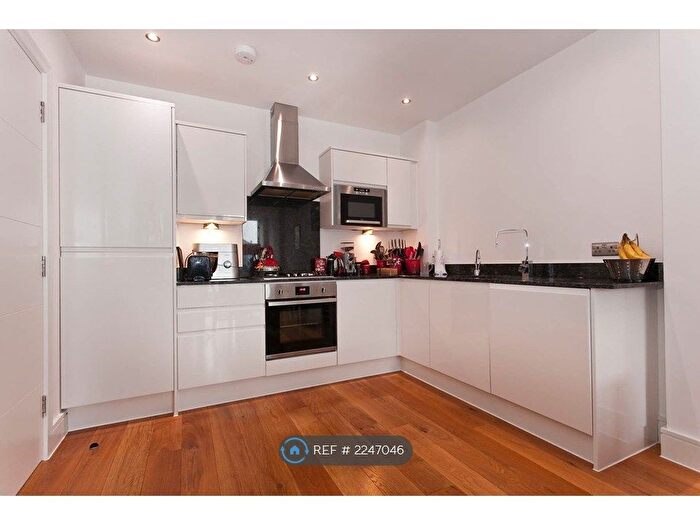 2 Bedroom Flat To Rent In Greenwich High Road, London, SE10