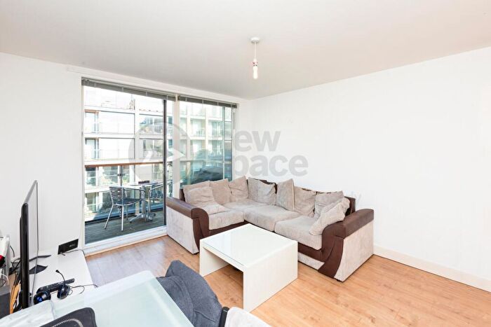 2 Bedroom Apartment To Rent In Kleine Wharf, Orsman Road, Haggerston, N1