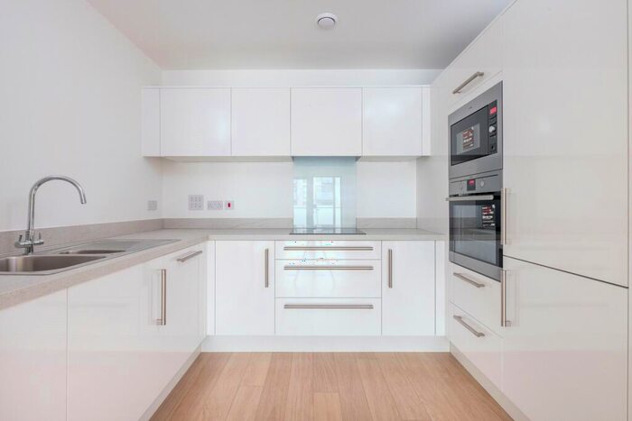 2 Bedroom Apartment To Rent In Eagle Heights, Waterside Way, London, N17