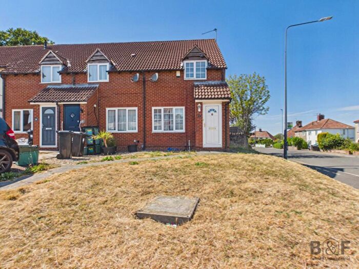 2 Bedroom End Of Terrace House For Sale In The Wickets, Kingswood, Bristol, BS15