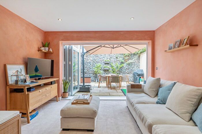 3 Bedroom Flat For Sale In Pampisford Road, Purley, CR8