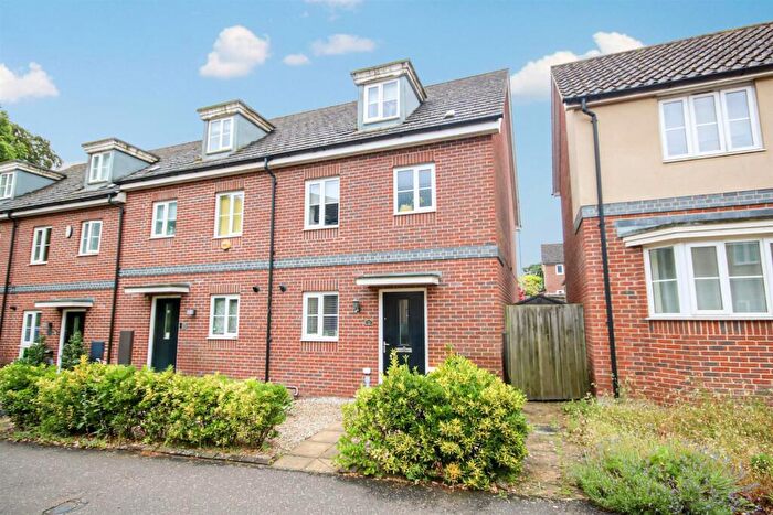 3 Bedroom End Of Terrace House For Sale In Dr Torrens Way, New Costessey, NR5