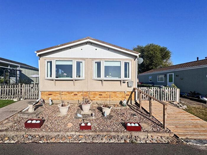2 Bedroom Park Home For Sale In Seasalter Lane, Seasalter, Whitstable, CT5