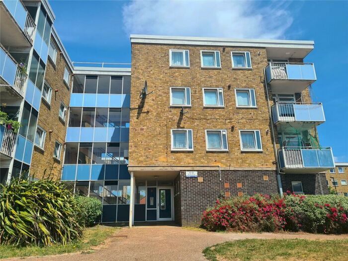 2 Bedroom Flat To Rent In Burke Drive, Southampton, Hampshire, SO19