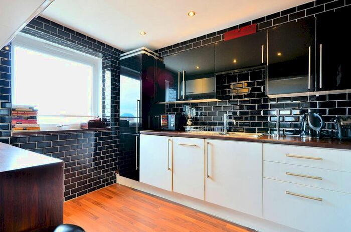 1 Bedroom Flat To Rent In Austin Road, Battersea, London, SW11