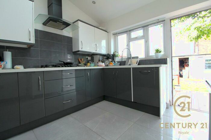 3 Bedroom Terraced House To Rent In Foss Avenue, Croydon, CR0