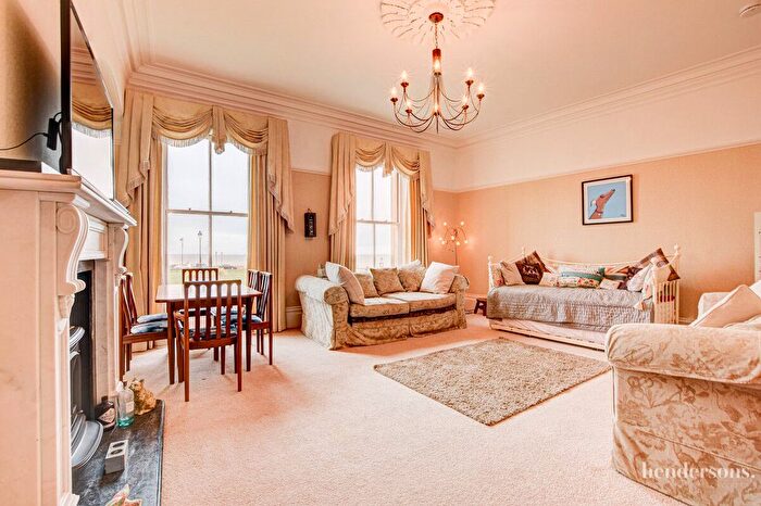 2 Bedroom Flat For Sale In Royal Crescent, Whitby, YO21