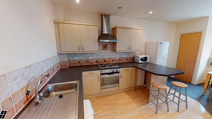 2 Bedroom Flat To Rent In Flat Royal Victoria Court, NG7