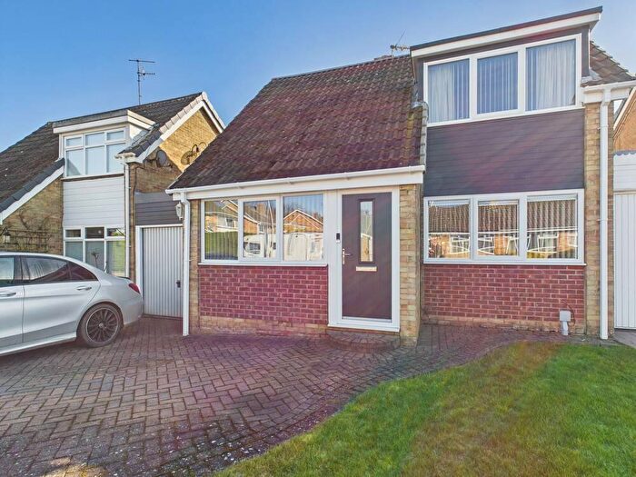3 Bedroom Link Detached House For Sale In Alexandra Drive, Beverley, HU17