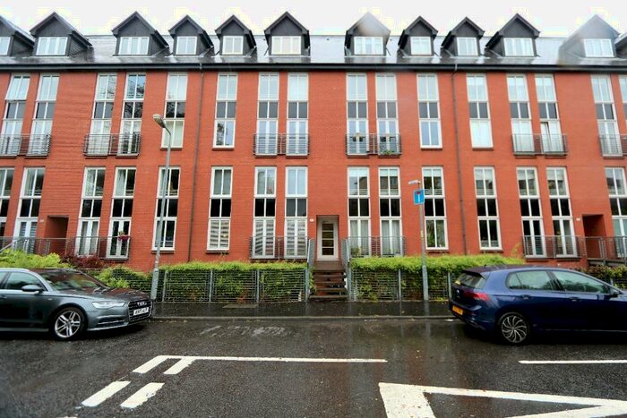 2 Bedroom Flat To Rent In Randolph Gate, Glasgow, G11