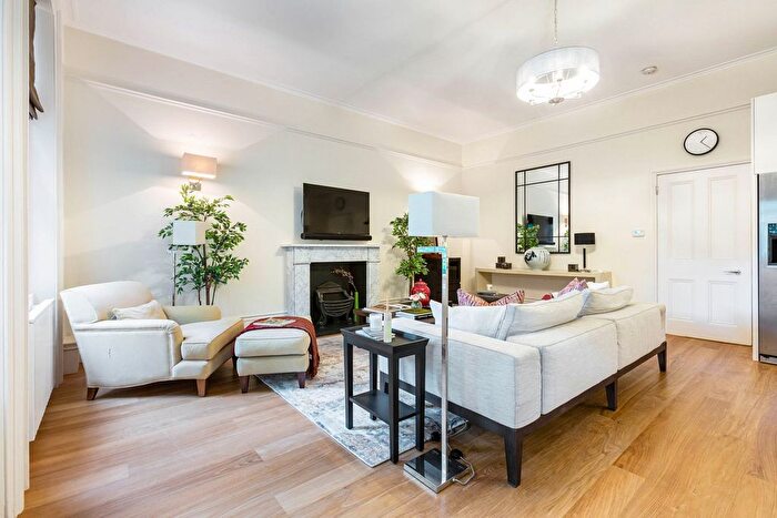 2 Bedroom Flat For Sale In Cornwall Gardens, London, SW7