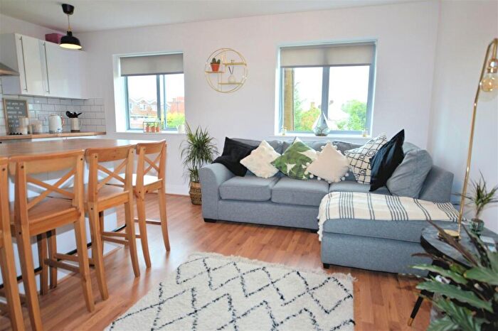 1 Bedroom Flat For Sale In Forest Court, Hemnall Street, Epping, CM16