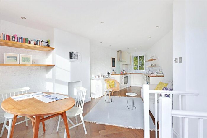 2 Bedroom End Of Terrace House To Rent In St Philip's Way, Islington, N1