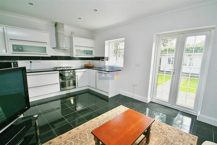 3 Bedroom Semi-Detached House To Rent In Hanover Circle, Hayes, Hayes, UB3