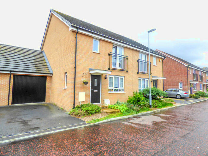 3 Bedroom Semi-Detached House To Rent In Wilmott Close, Basildon, SS14