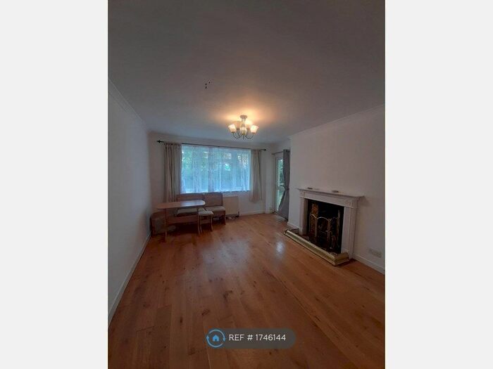3 Bedroom Flat To Rent In Bulow Court, London, SW6