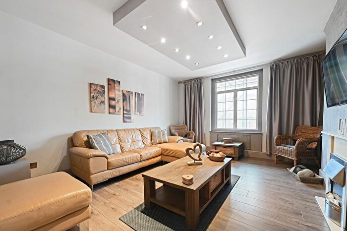 2 Bedroom Flat To Rent In Harrowby Street, London, W1H