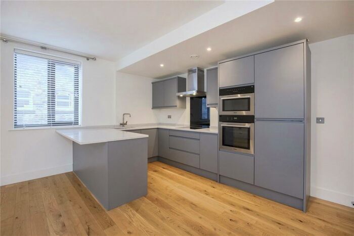 2 Bedroom Apartment To Rent In Station Parade, Harrogate, North Yorkshire, HG1