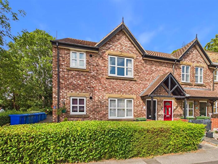 2 Bedroom Flat For Sale In John Gray Court, Willerby, Hull, HU10