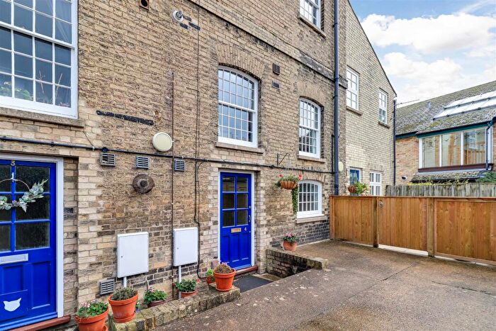 1 Bedroom Flat For Sale In Russell Street, Cambridge, CB2