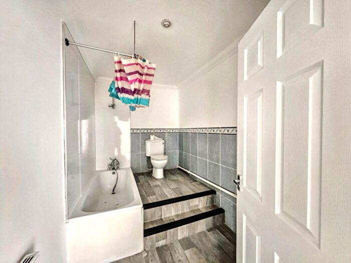 2 Bedroom Flat For Sale In Christchurch Road, Boscombe, BH7