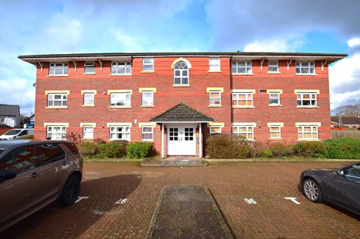 2 Bedroom Apartment For Sale In Burns Close, Billericay, CM11