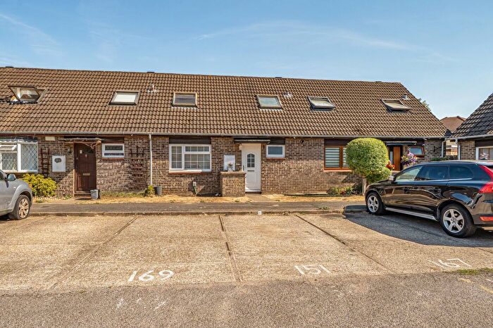 3 Bedroom Bungalow For Sale In Holmedale, Slough, SL2
