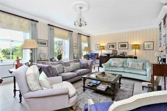 3 Bedroom Flat For Sale In Croft Lane, Crondall, Farnham, Hampshire, GU10