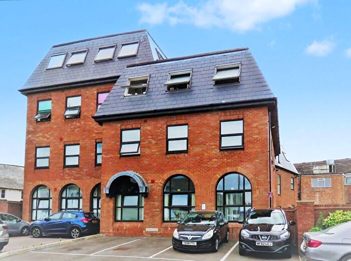 1 Bedroom Flat To Rent In Icknield House, West Street, Dunstable, Beds, LU6