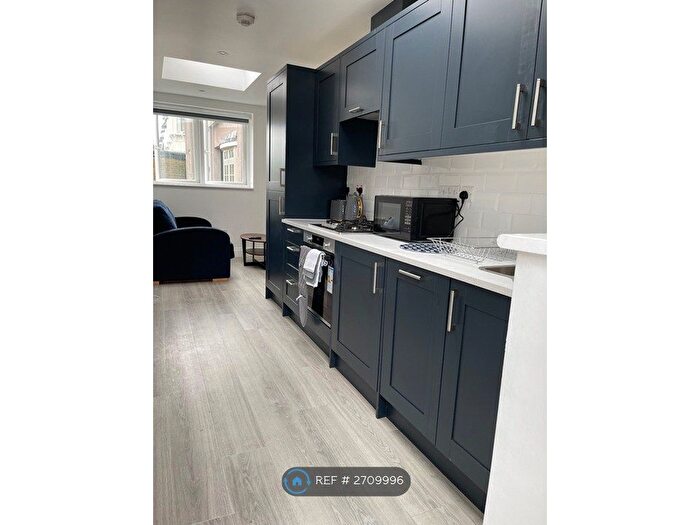 1 Bedroom Flat To Rent In Cavendish Road, London, SW12