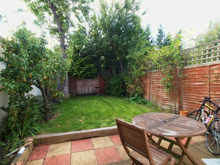 1 Bedroom Flat To Rent In Russell Road, Bounds Green, N13